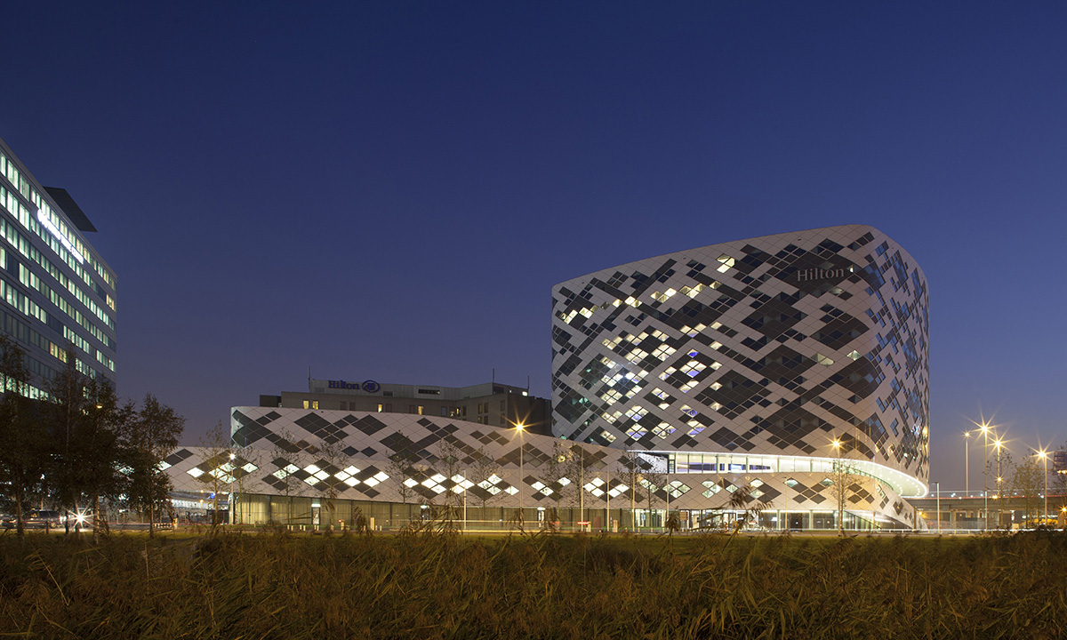 Mecanoo completed its new curvaceous building Hilton Amsterdam Airport Schiphol