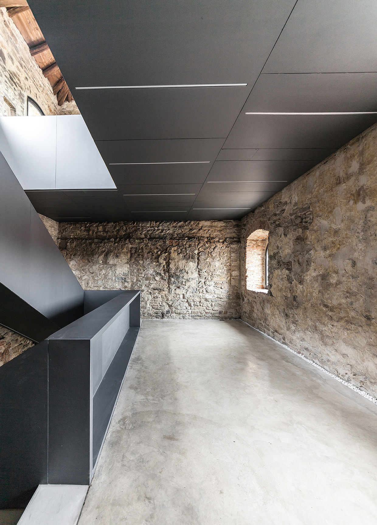 The Torre del Borgo emphasized the historical context of Bergamo by using copper-clad extension