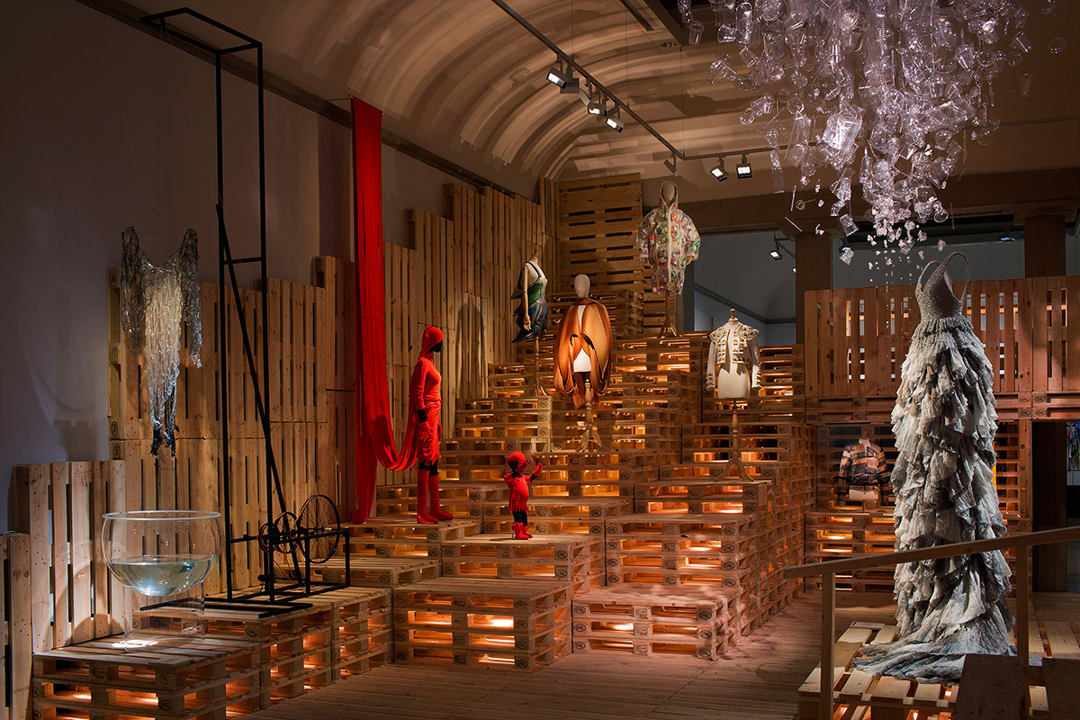 Fashion rerises over futuristic designs fleshed on &rsquo;&rsquo;Utopian Bodies-Fashion Looks Forward&rsquo;&rsquo;