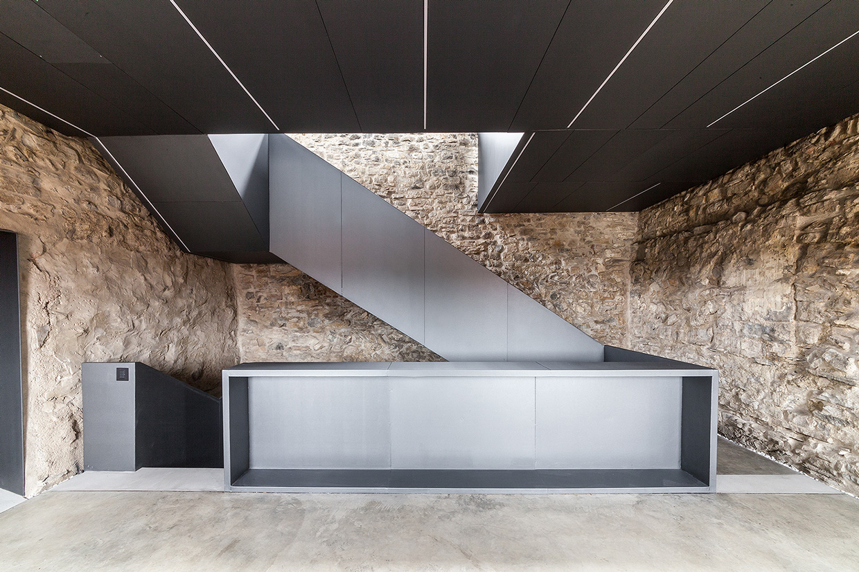 The Torre del Borgo emphasized the historical context of Bergamo by using copper-clad extension