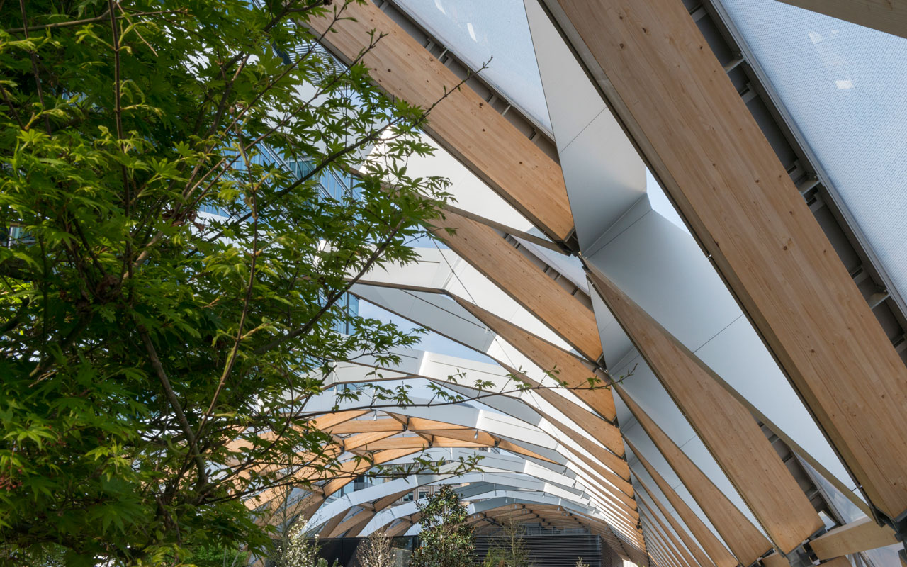 Foster+Partners&rsquo; Crossrail place retail and Roof Garden opened its doors to the public