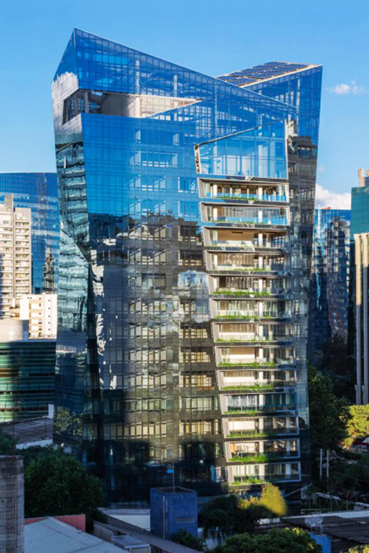 Libeskind’s first luminous residential tower ’’Vitra’’ completed in Brazil