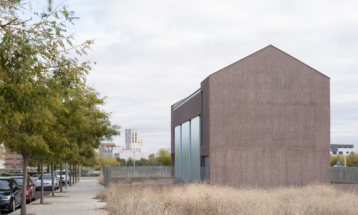 Fuensanta House:A House Between Party Walls by Muka Arquitectura