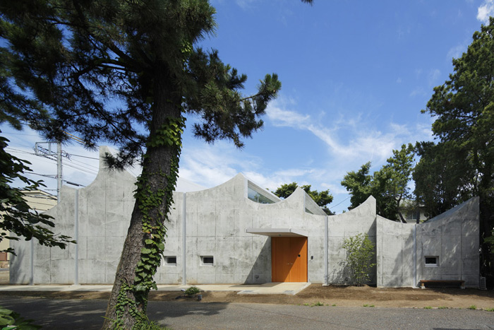 Takeshi Hosaka Architects designed a public church in Japan