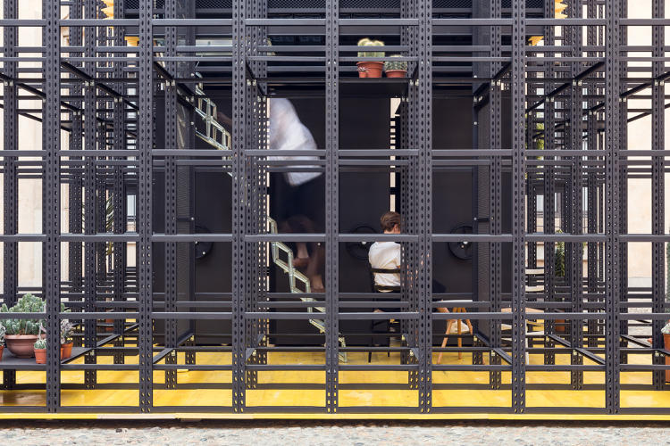 Your new digital detox inserted into a &rsquo;&rsquo;cage&rsquo;&rsquo;