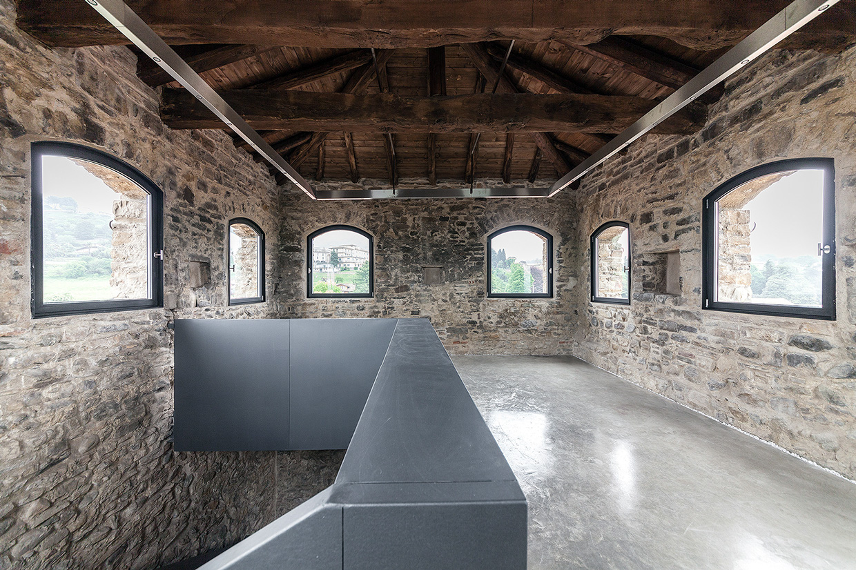 The Torre del Borgo emphasized the historical context of Bergamo by using copper-clad extension