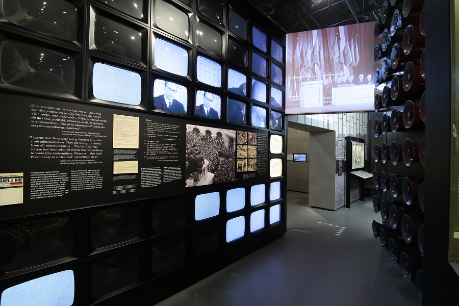 Magnificent narrative exhibition | Museum of the History of Polish Jews in Warsaw , Poland