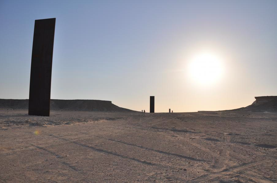 Richard Serra Unveils Sculpture in Qatar Desert:“East-West/West-East”