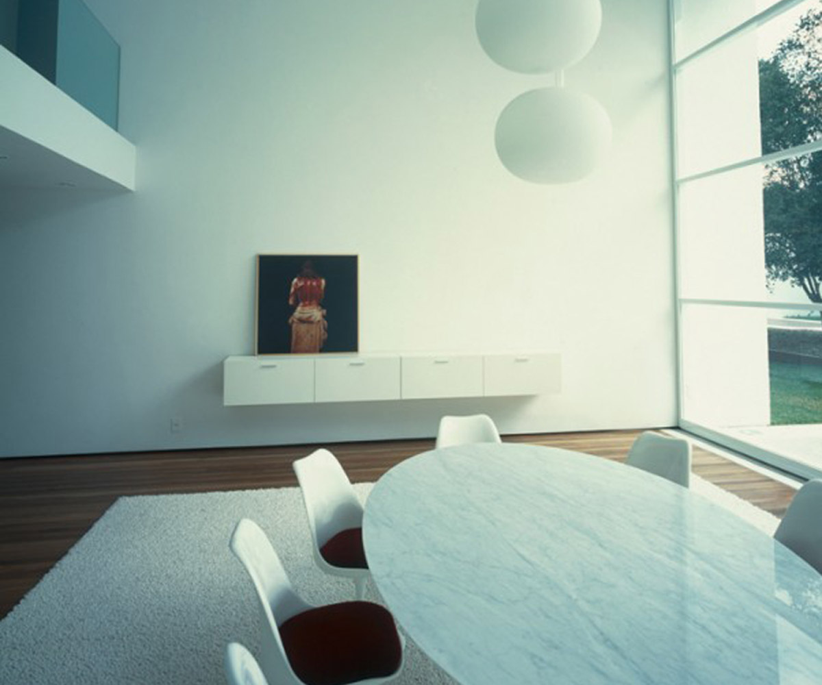 Gama Issa House is a ’’naive’’ white house designed by Studio MK27