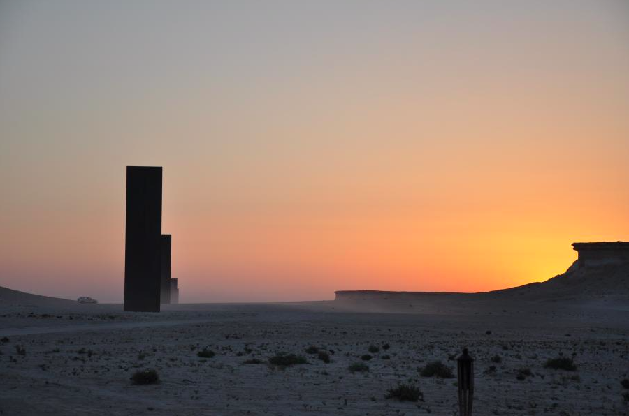 Richard Serra Unveils Sculpture in Qatar Desert:“East-West/West-East”
