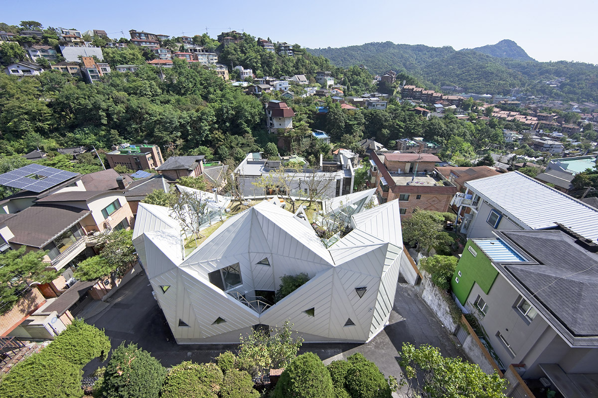 ’’Hwa Hun’’ is a representation of Topographic architecture that refers to irregular form of site