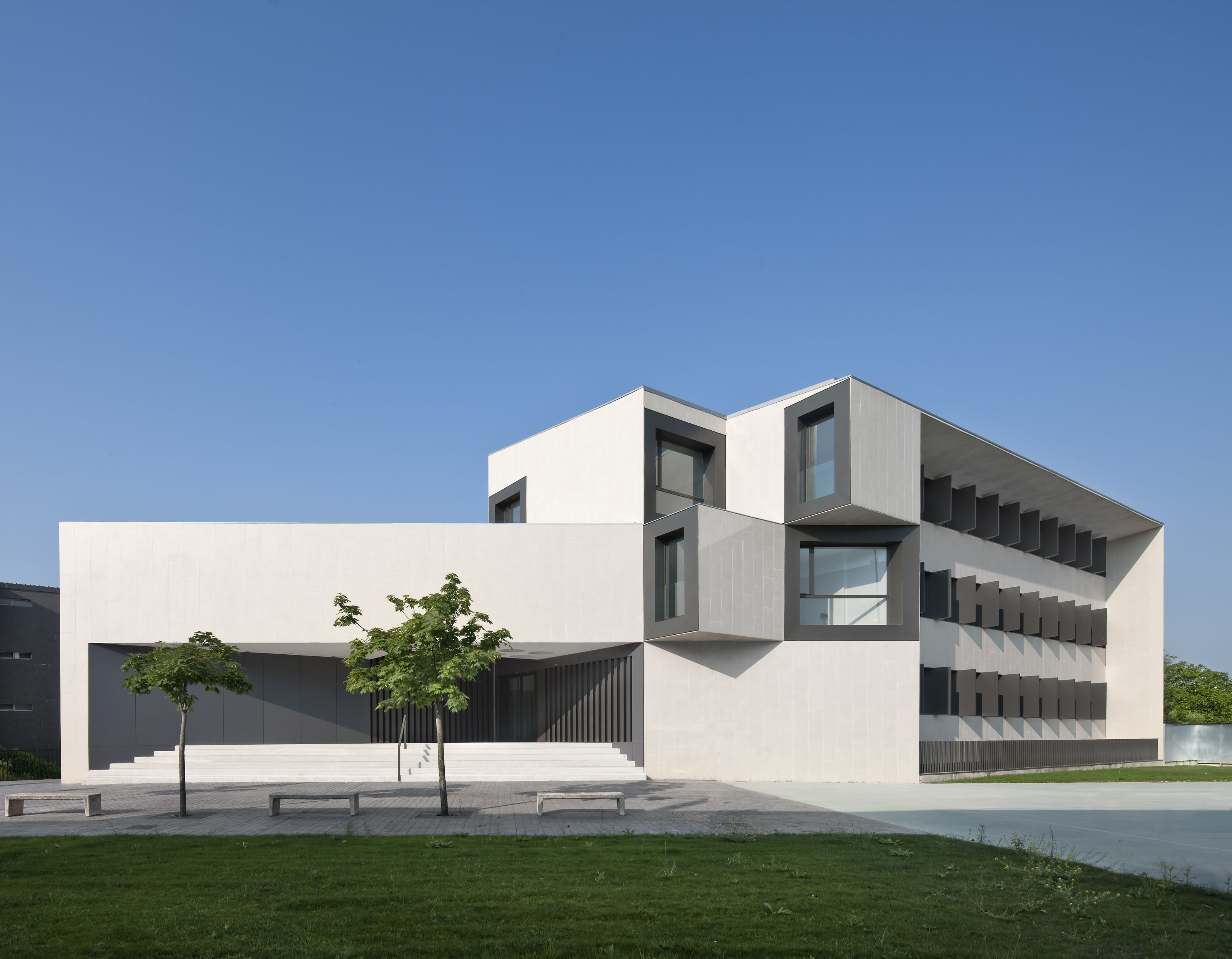 Featured Project:New Building in ‘EL REDÍN’ High School by Otxotorena Arquitectos