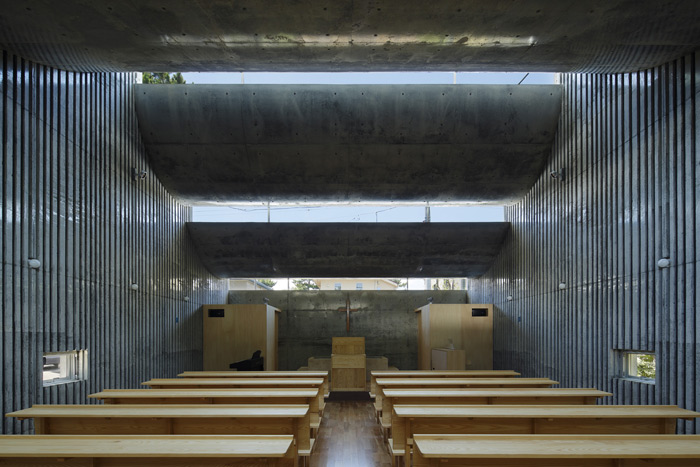 Takeshi Hosaka Architects designed a public church in Japan