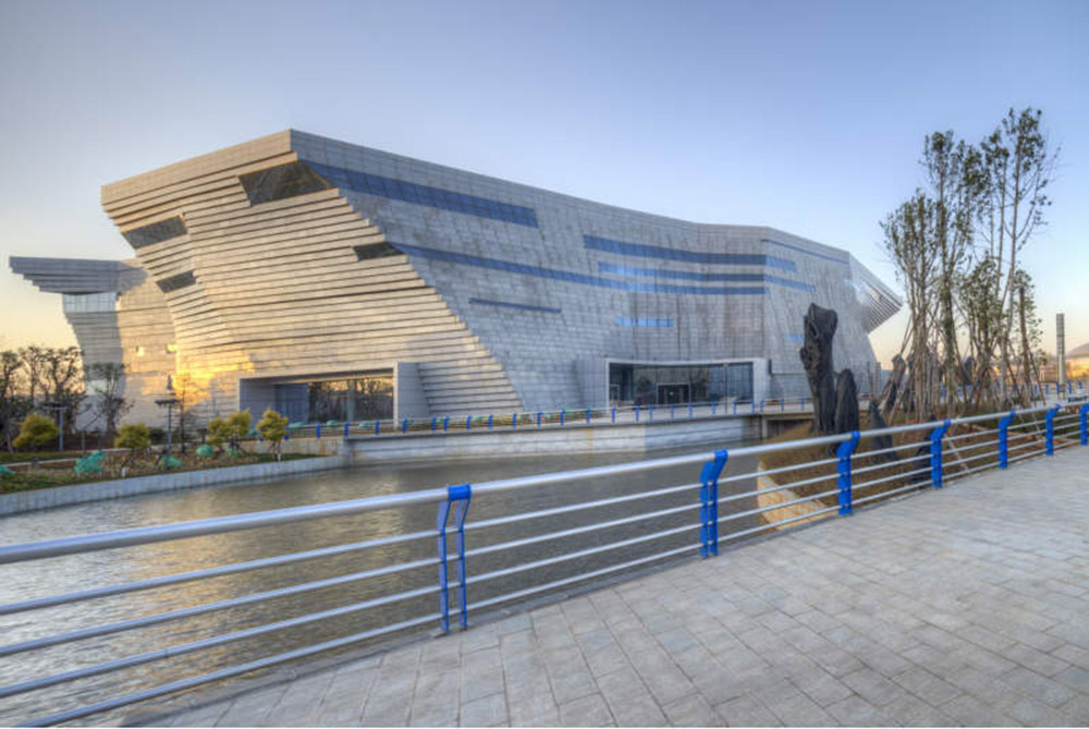 Qujing Museum challenges to the sense of gravity with its massive-mountainy view