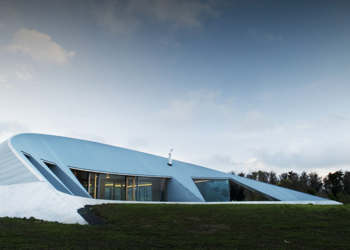 The Croft house is a pure and modern shelter that seems unobtrusive in abandoned landscape