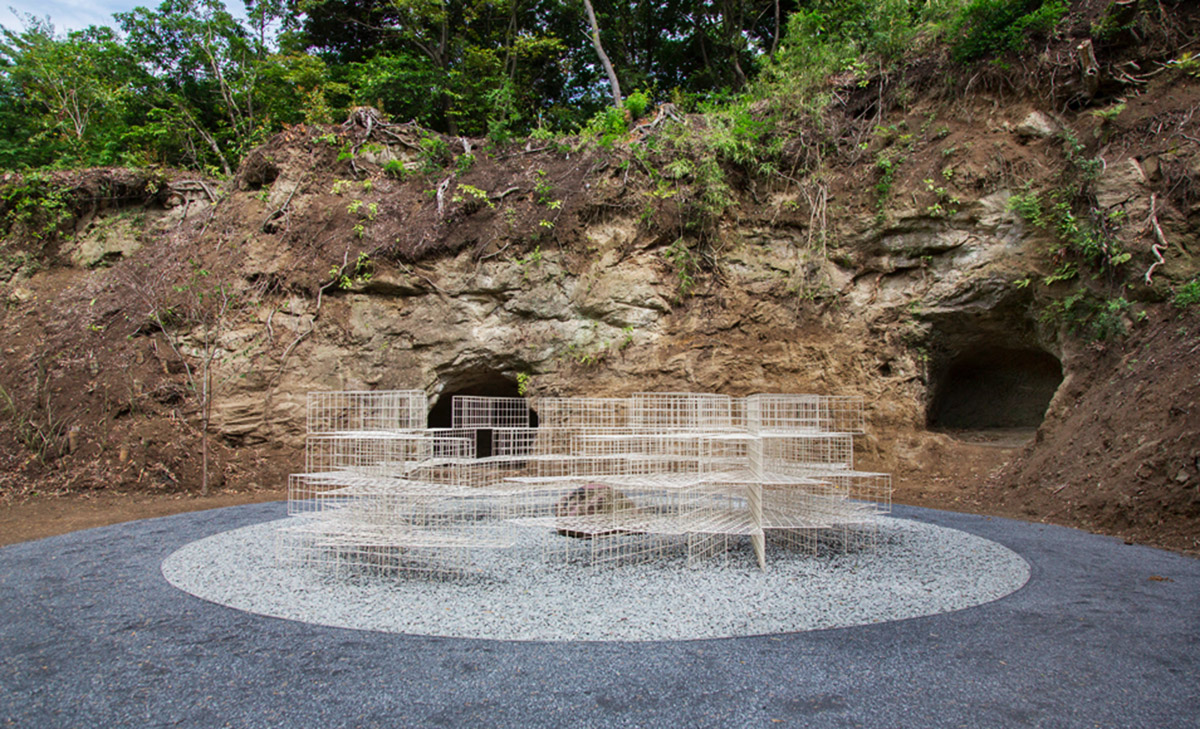 Kengo Kuma designed a transparent mound for the repose of insects