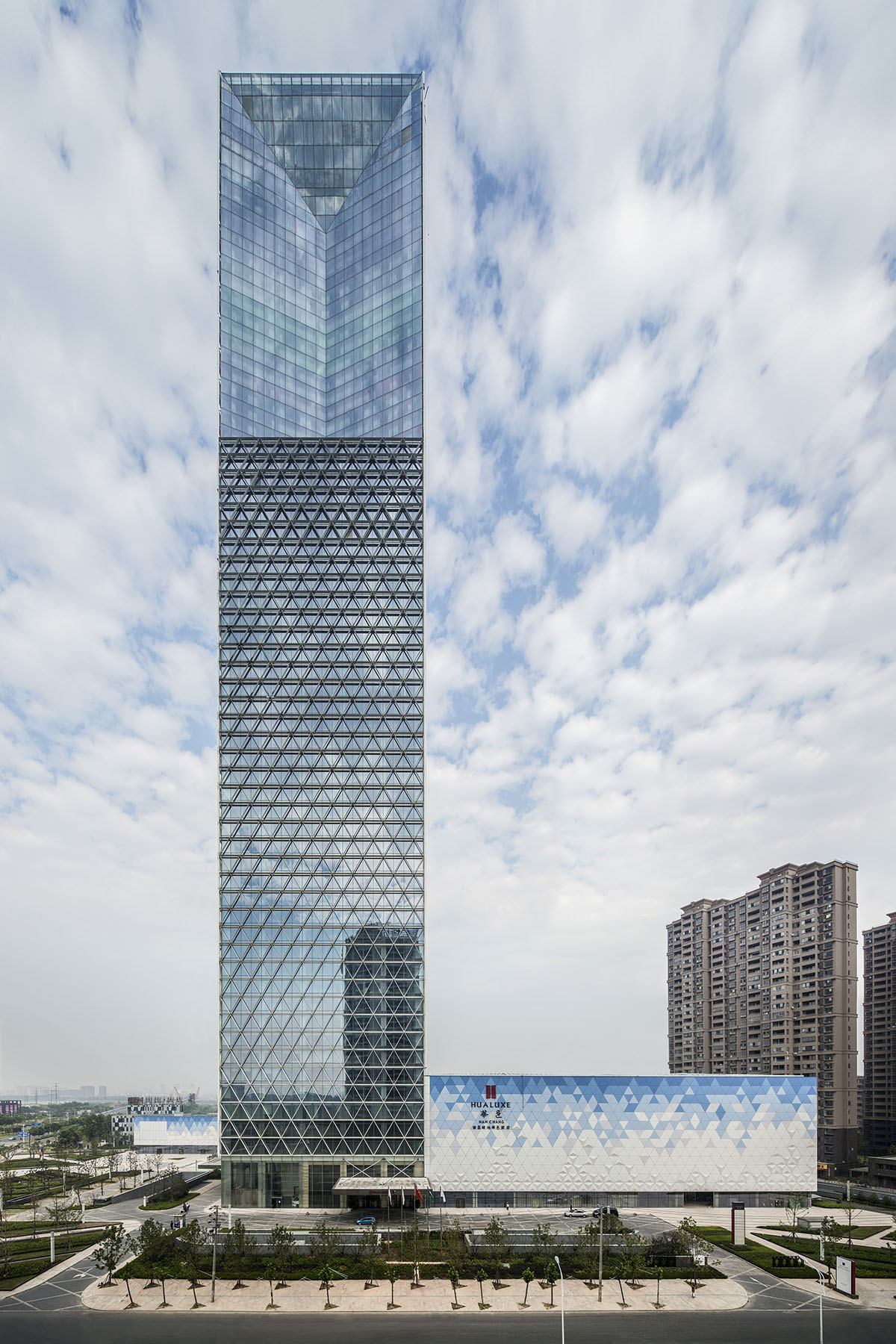 SOM&rsquo;s new Greenland Zifeng Tower rises on the Nanchang skyline with pure crystallized image