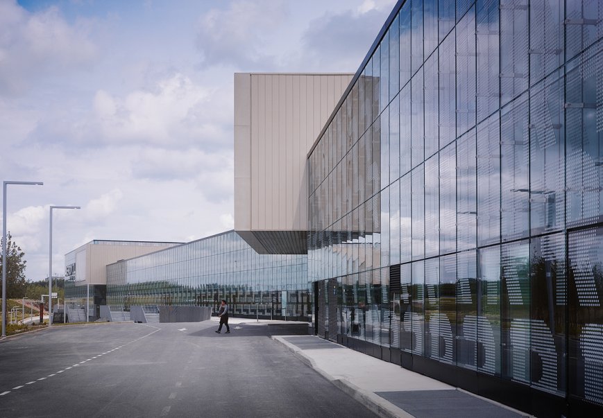 The new commercial centre at Charles de Gaulle airport, in the program of RIFF 2014