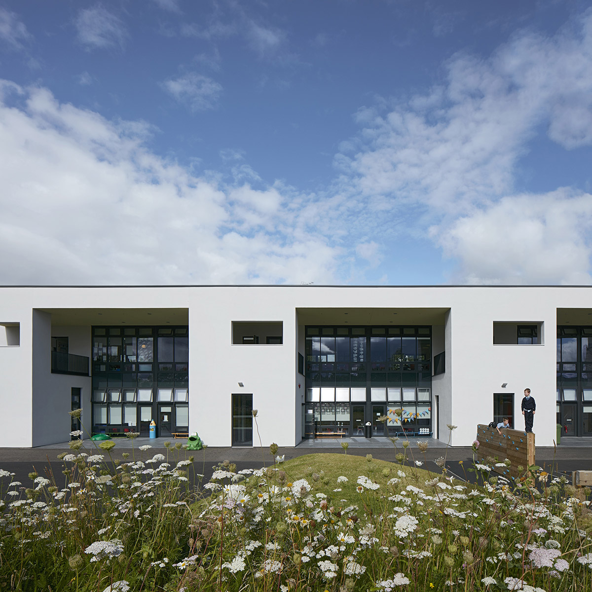 walters-cohen-architects-completed-the-lairdsland-primary-school-in