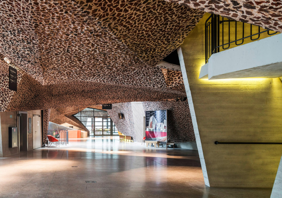 Fernando Menis’ CKK Jordanki Concert Hall in Torun presents a cave-like building