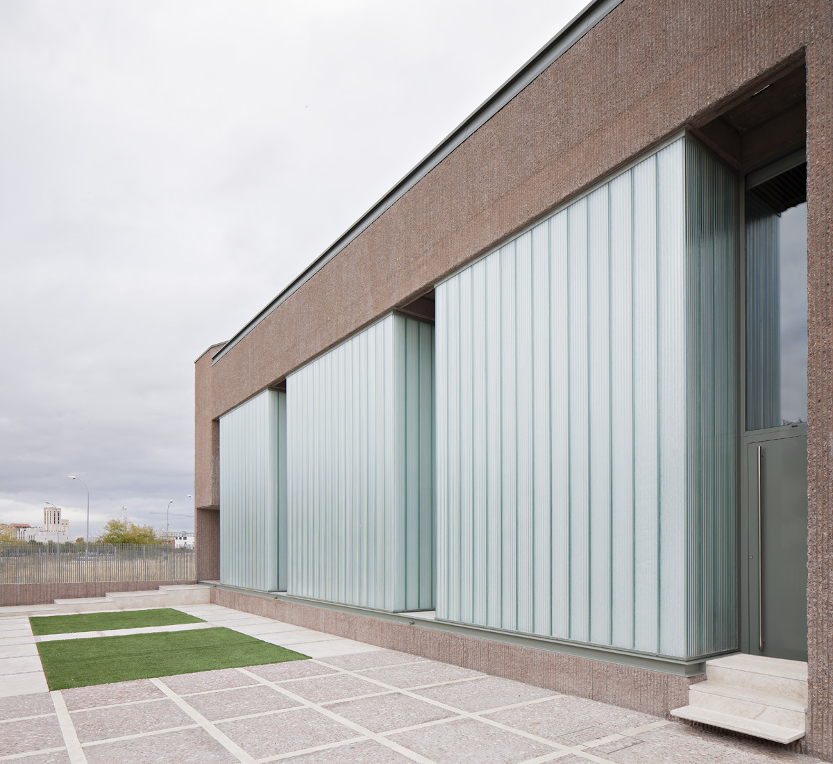 Fuensanta House:A House Between Party Walls by Muka Arquitectura