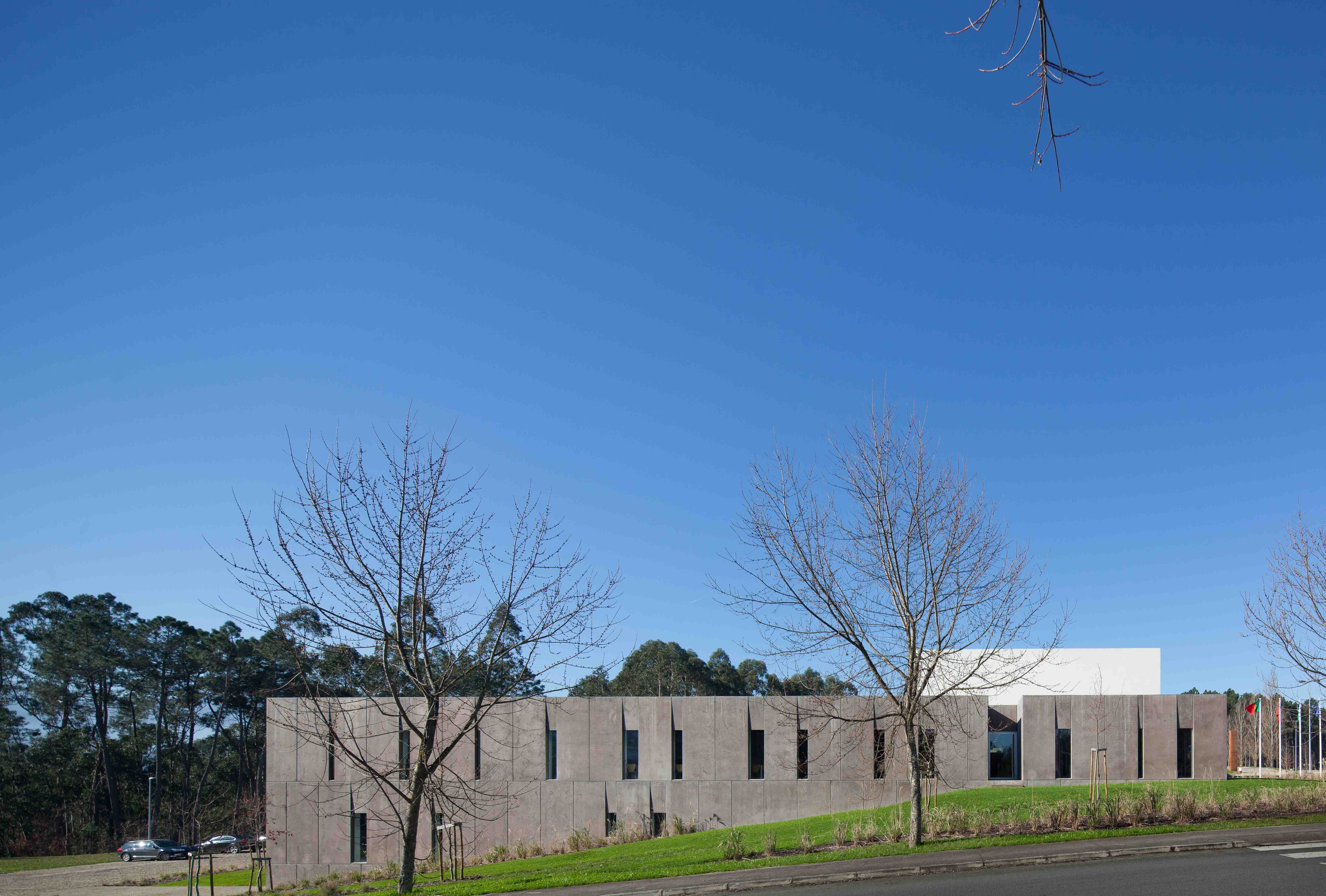 The new Melgaço Sports School is a pure and calm modernist building integrating with landscape