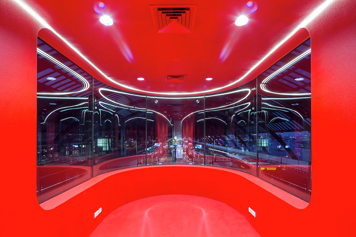 This white bus drivers building cares about drivers&rsquo; privacy installed at Amsterdam Central