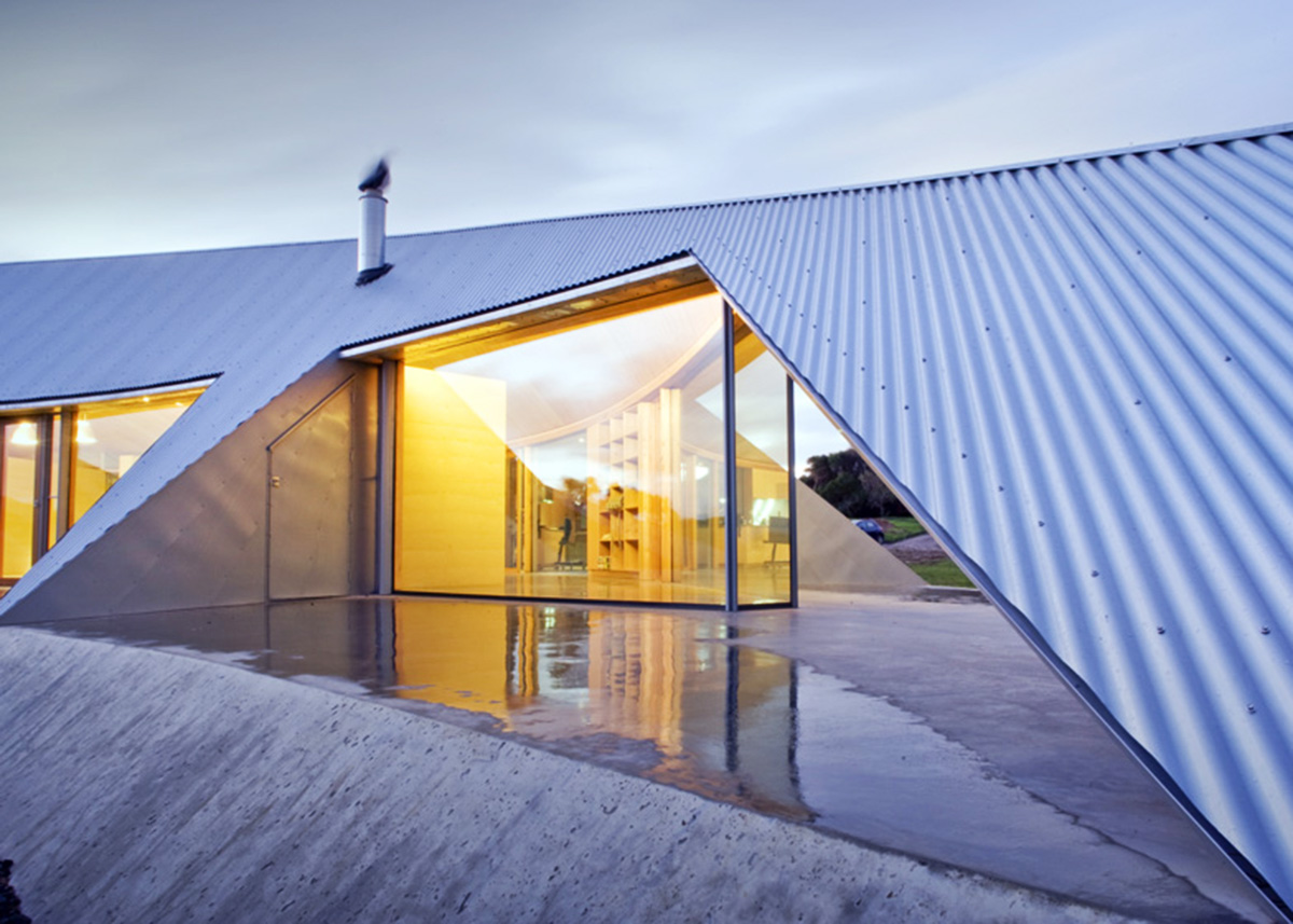 The Croft house is a pure and modern shelter that seems unobtrusive in abandoned landscape