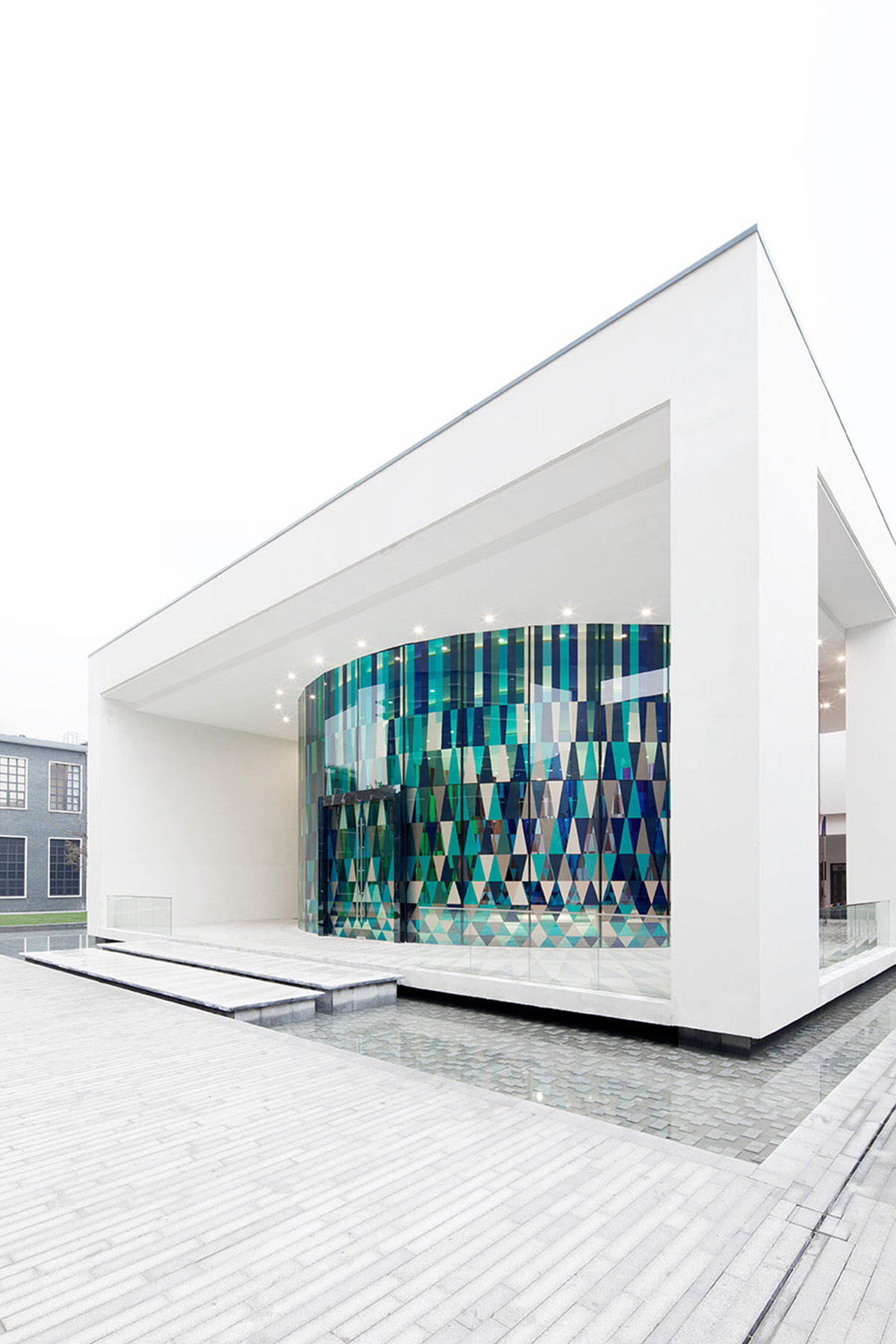 Rainbow Chapel is a rounded wedding space that explores the endless possibilities of glass