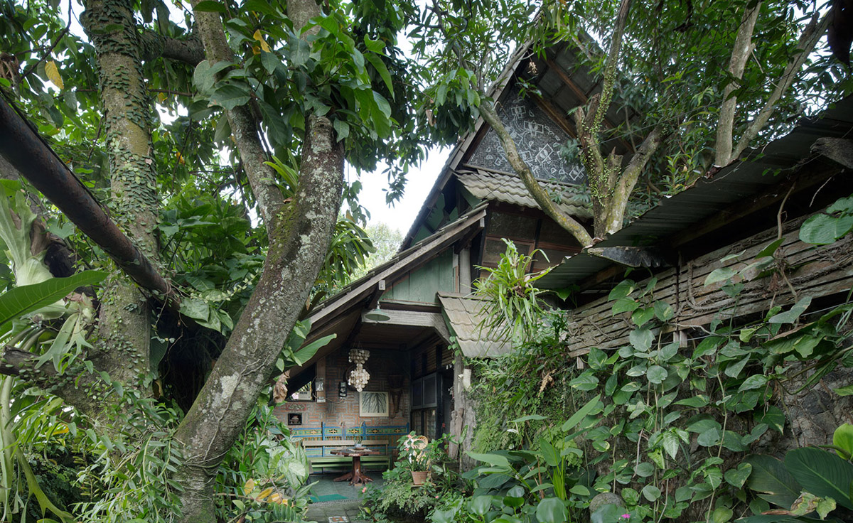 Tropicality Revisited: Recent Approaches by Indonesian Architects