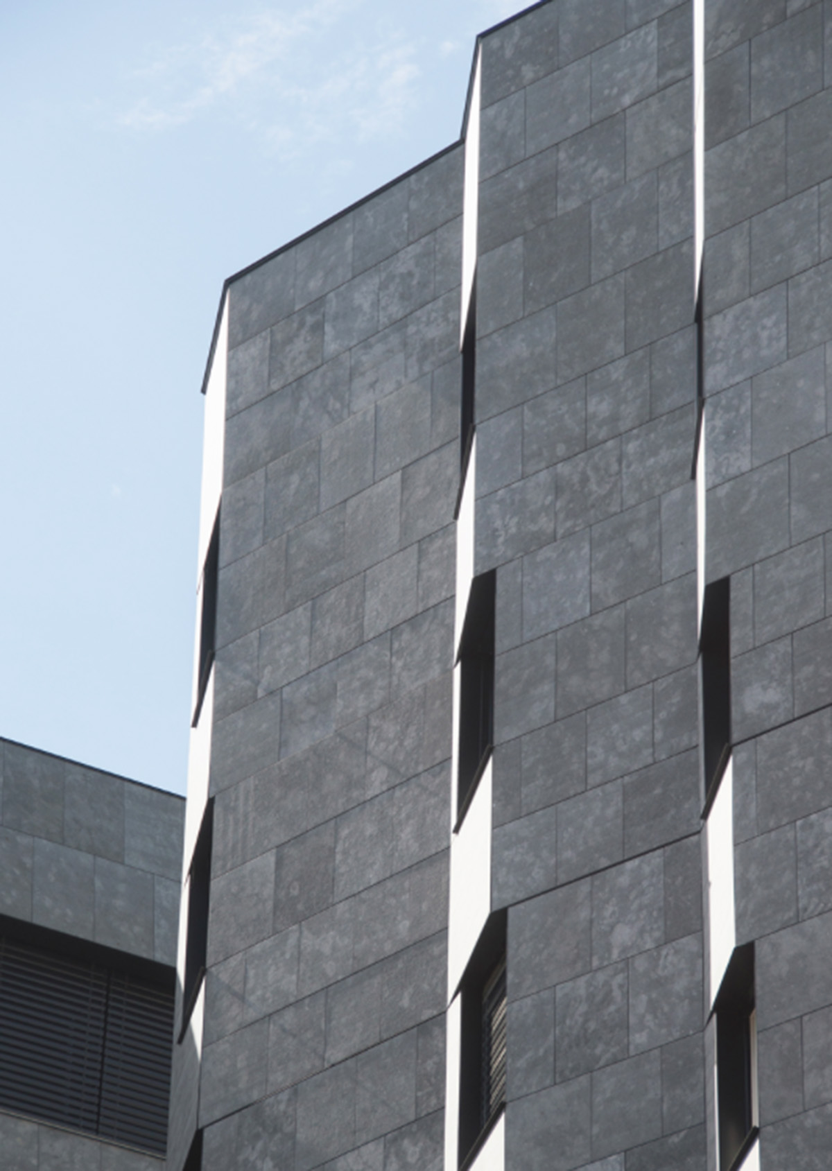 Kengo Kuma’s ’’Hikari’’ reflects the water’s surface in its undulating facade