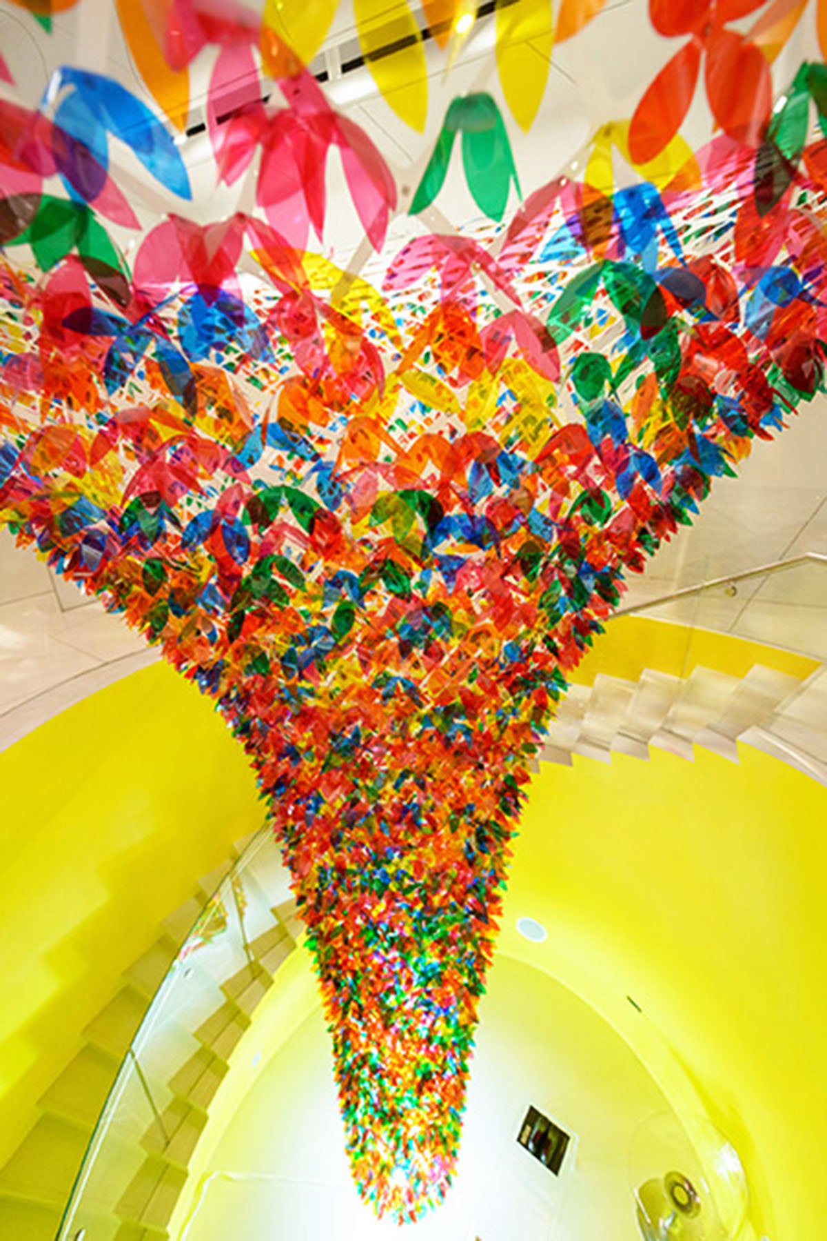 SOFTlab revives Melissa Gallery in New York with the thousands of colorful petals