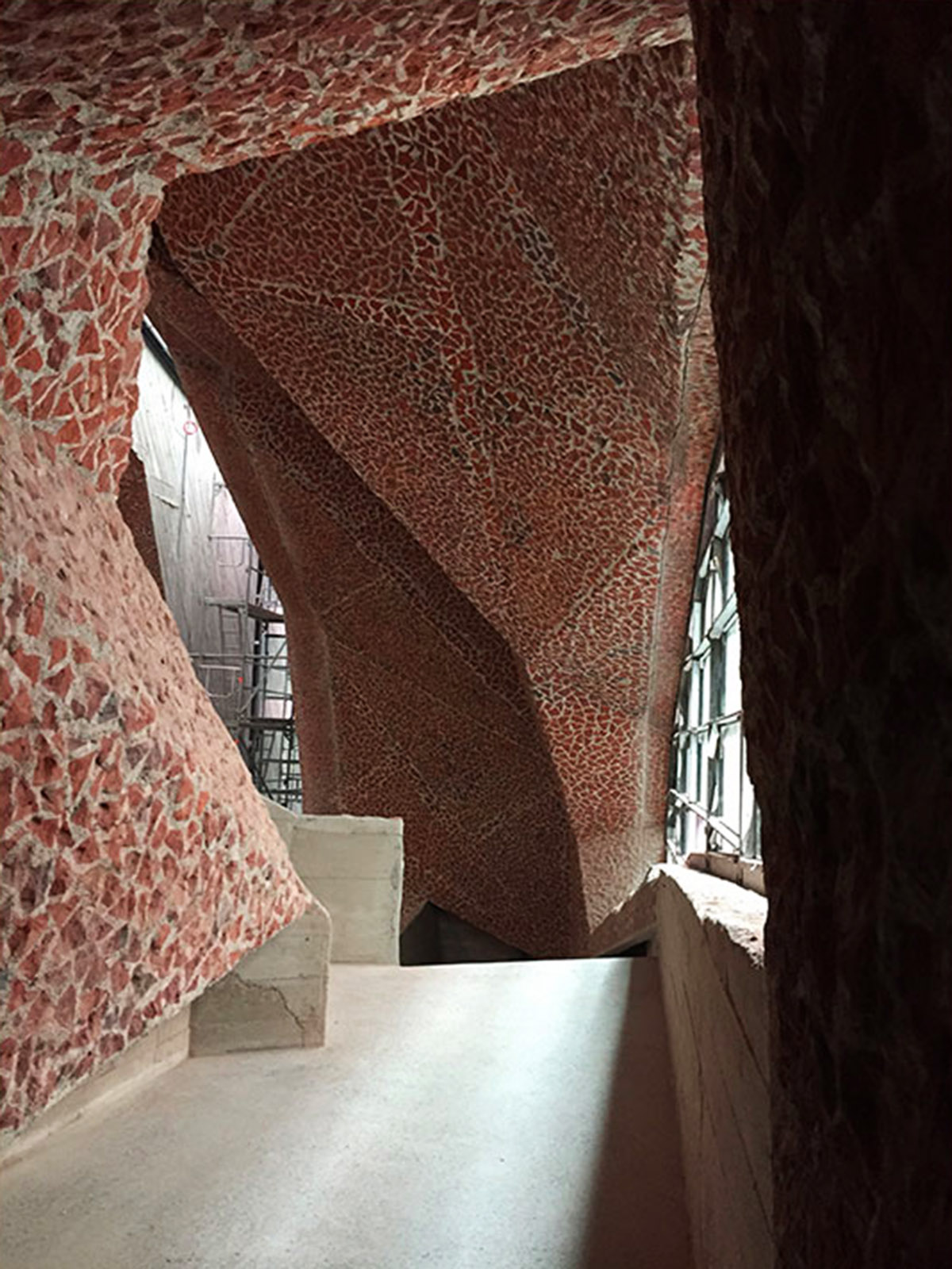 Fernando Menis’ CKK Jordanki Concert Hall in Torun presents a cave-like building