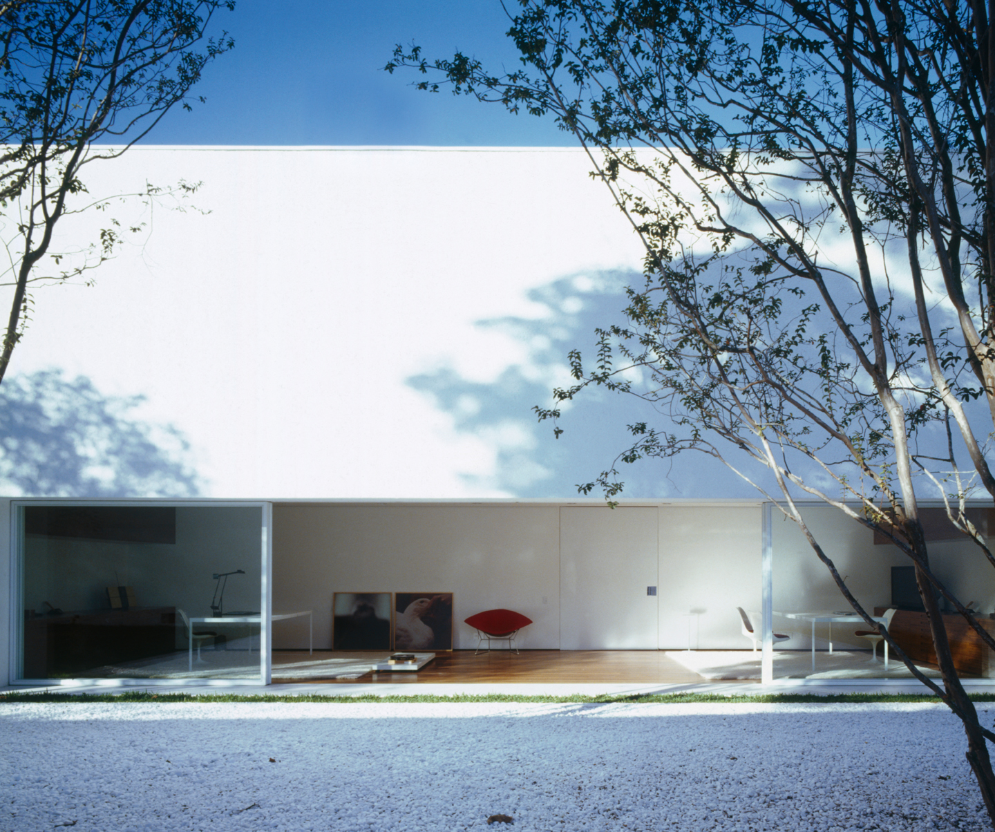 Gama Issa House is a ’’naive’’ white house designed by Studio MK27