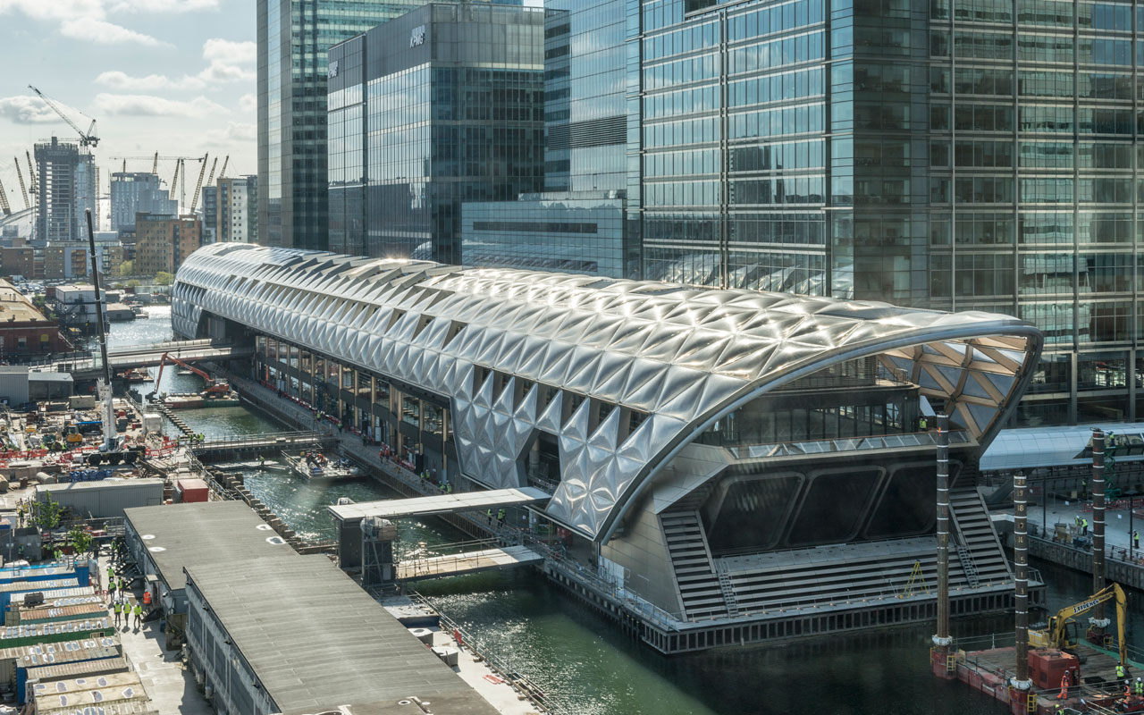 Foster+Partners&rsquo; Crossrail place retail and Roof Garden opened its doors to the public