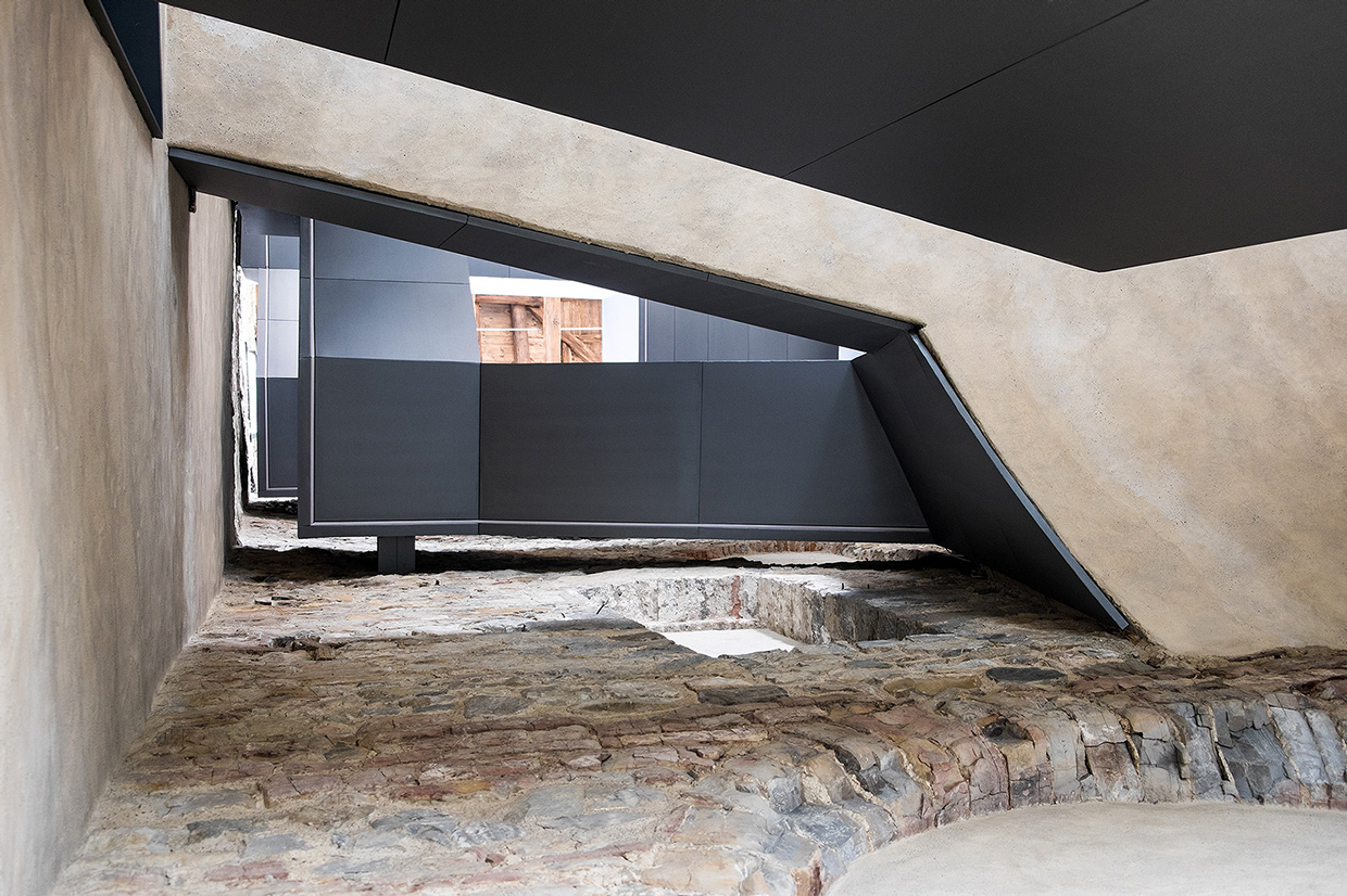 The Torre del Borgo emphasized the historical context of Bergamo by using copper-clad extension