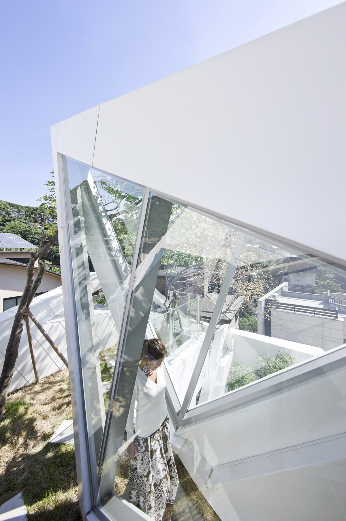 ’’Hwa Hun’’ is a representation of Topographic architecture that refers to irregular form of site