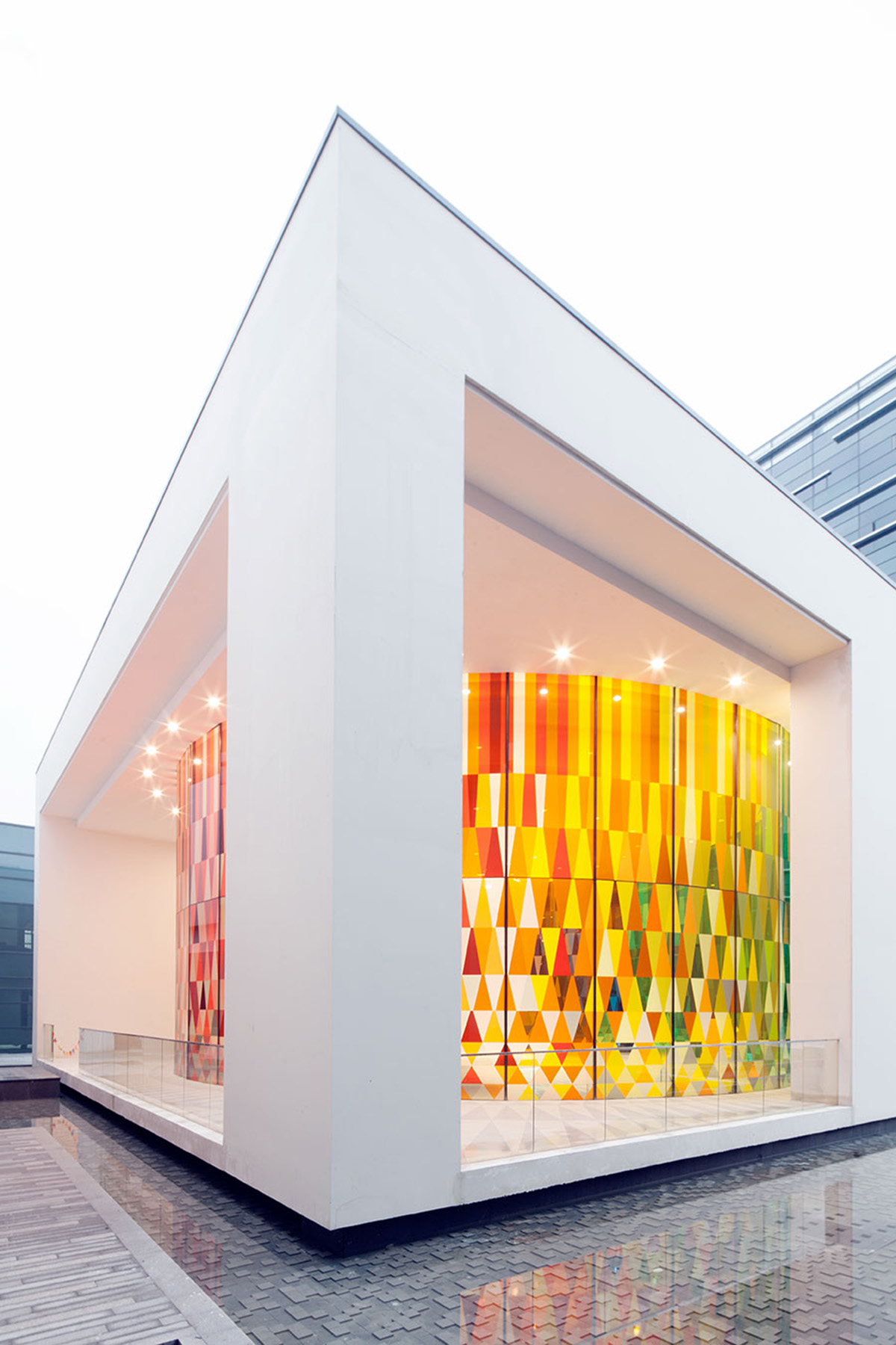 Rainbow Chapel is a rounded wedding space that explores the endless possibilities of glass