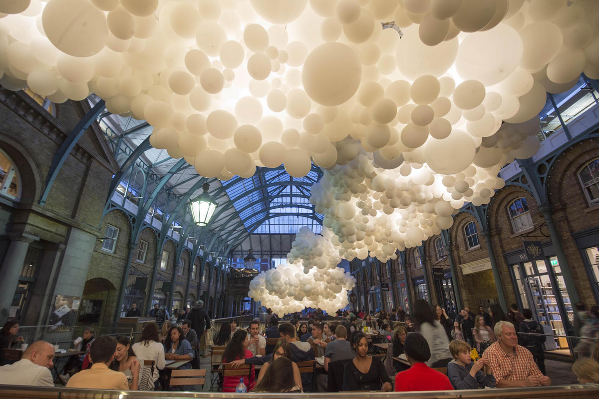 French artist Charles Pétillon fills London’s Covent Garden Market with 100.000 balloons