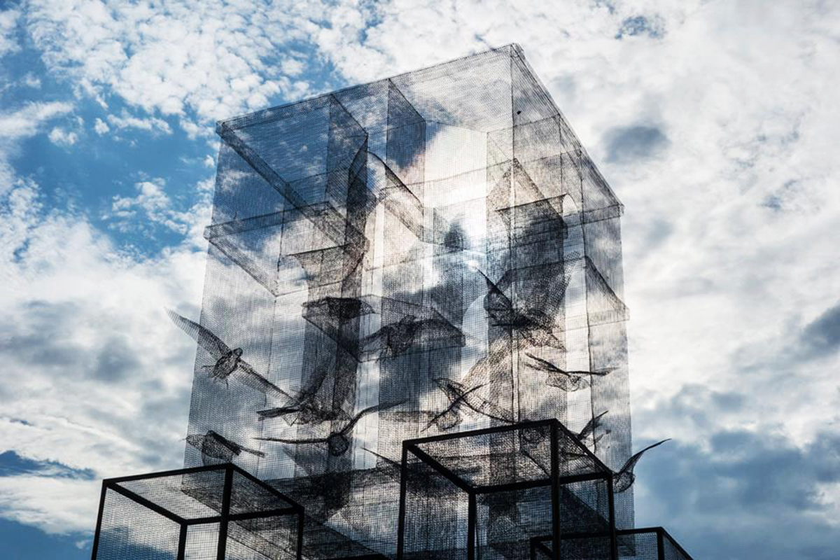 Edoardo Tresoldi creates a huge figurative sculptures by just using ’’wire’’