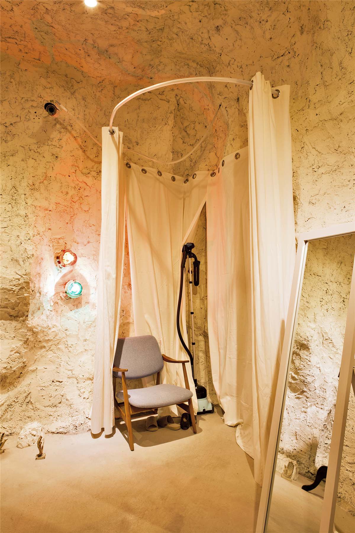 Bloom Design completes China’s first Fashion Flagship Store that is wrapped up with basic materials