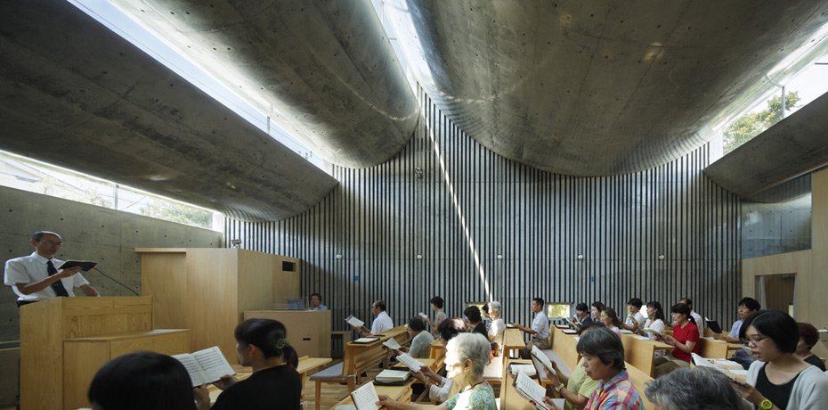Takeshi Hosaka Architects designed a public church in Japan