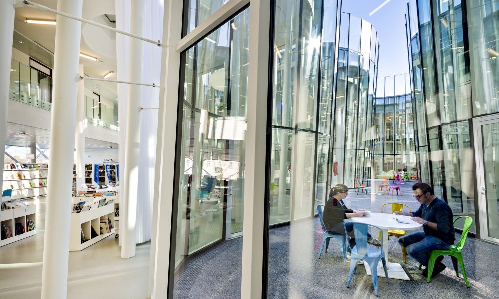 Marsan media library in France:is a &rsquo;&rsquo;calm&rsquo;&rsquo; glass box