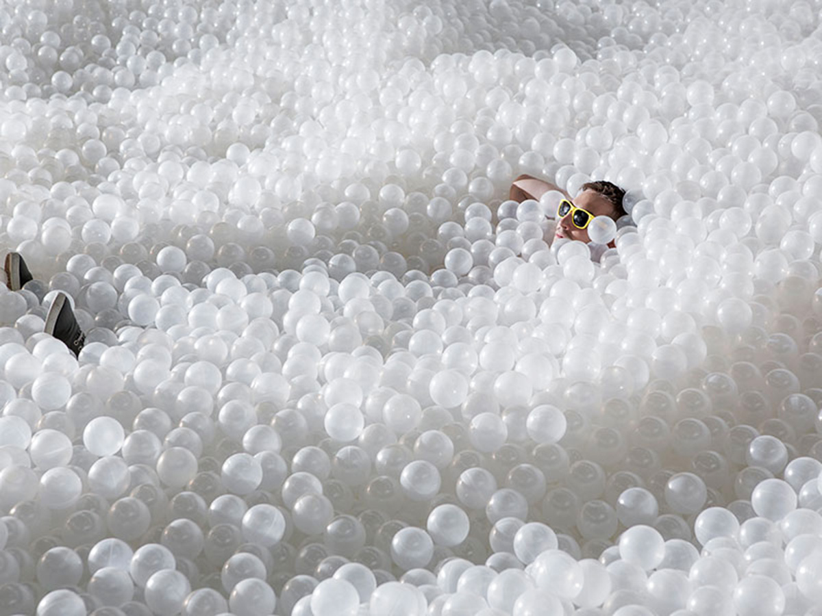 Snarkitecture’s new recyclable plastic balls at Washington DC Museum