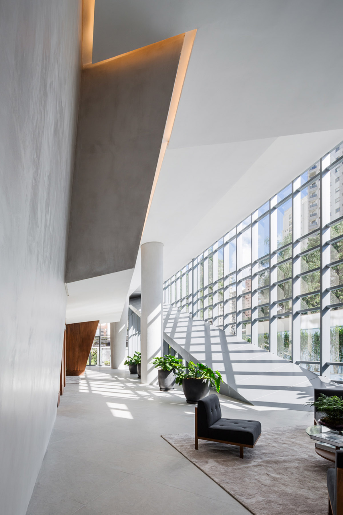 Libeskind’s first luminous residential tower ’’Vitra’’ completed in Brazil