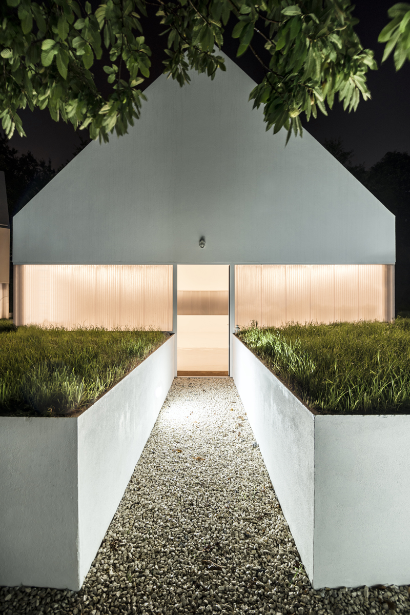 White Wolf Hotel by AND-RE