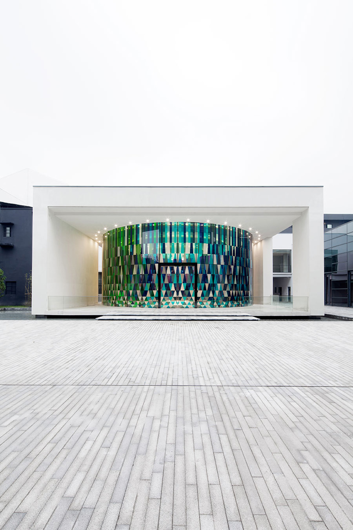 Rainbow Chapel is a rounded wedding space that explores the endless possibilities of glass