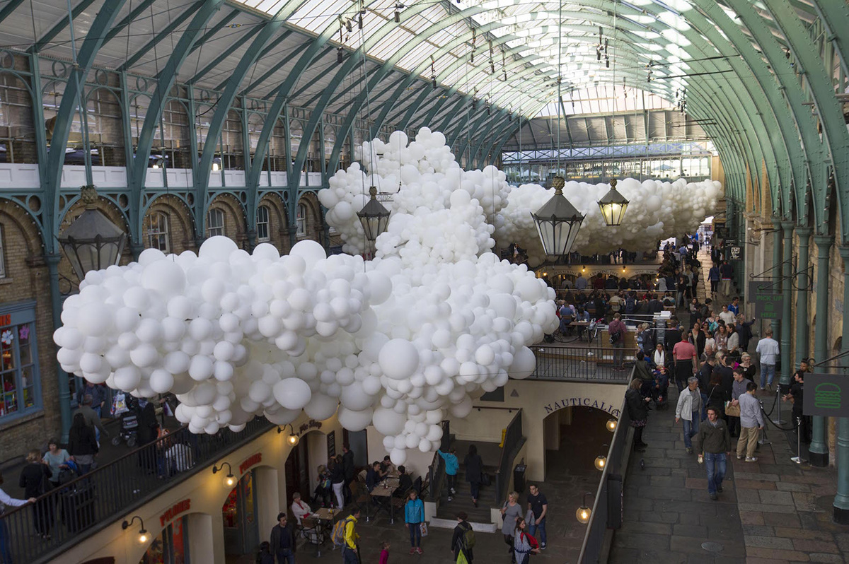 French artist Charles Pétillon fills London’s Covent Garden Market with 100.000 balloons
