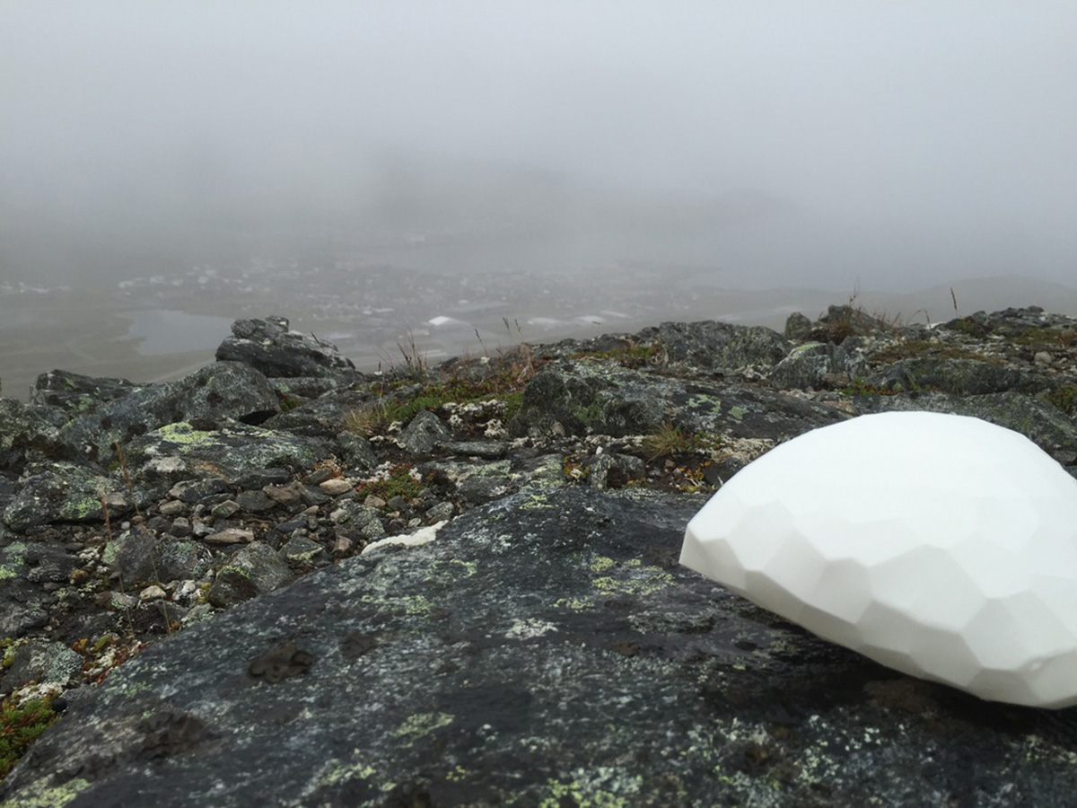 SPINN Architecture drops a ’’Hot Hiking Cabin’’ on rocky mountains