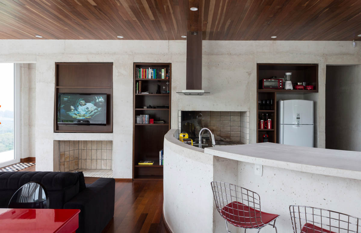 Casa HLM by Rafael Lorentz integrates with landscape presenting a pure view in Brazil